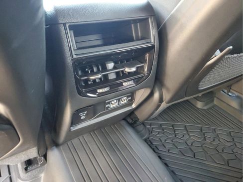 Certified 2023 Jeep Grand Cherokee Altitude AWD/4WD image 11