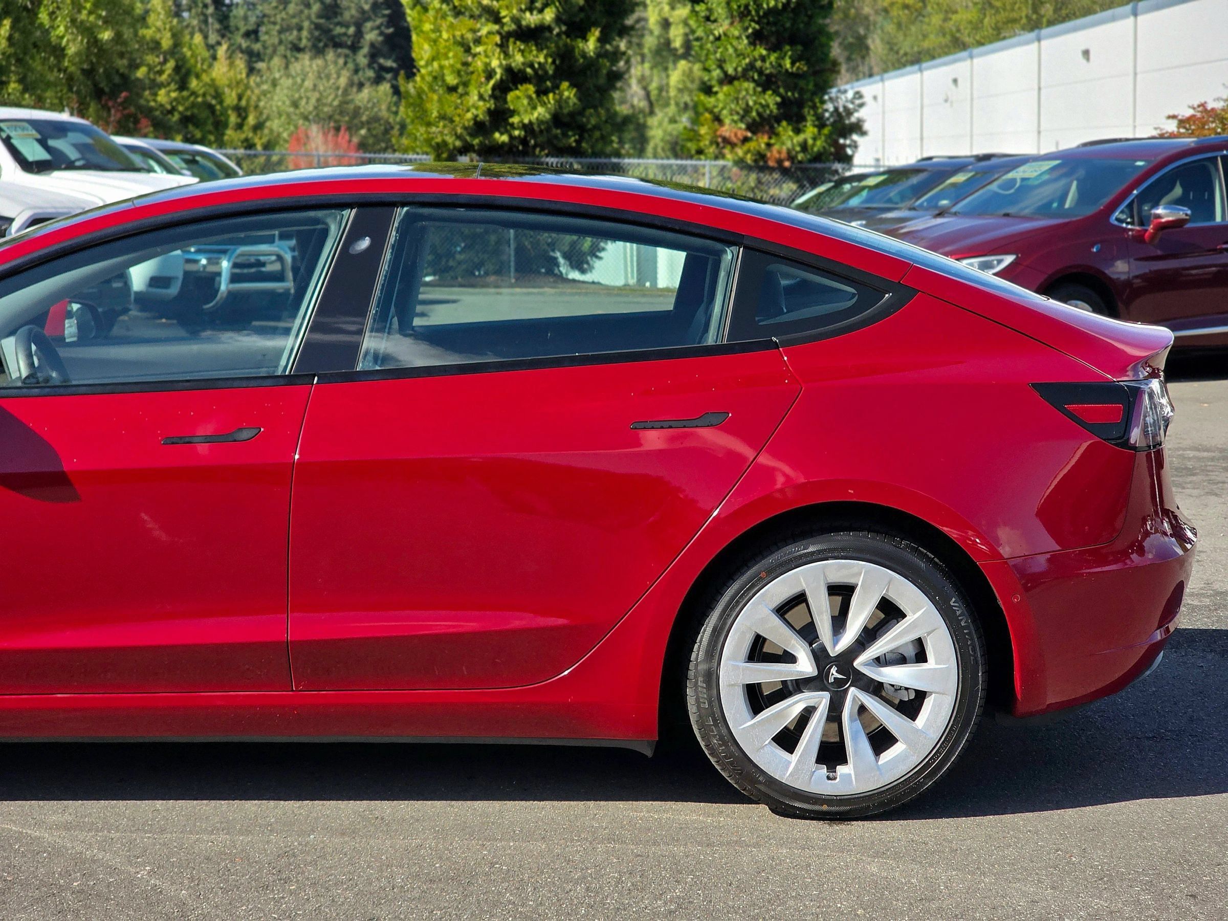 Used 2021 Tesla Model 3 Standard Range Plus RWD image 8