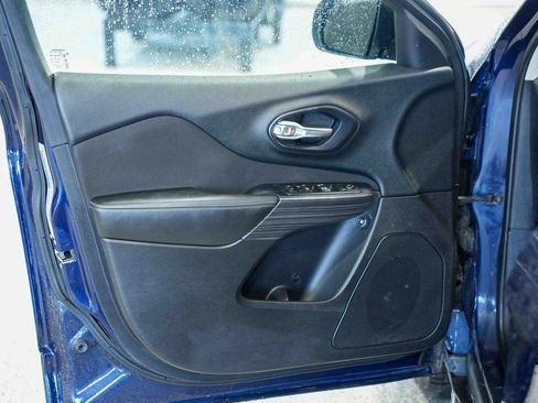 Used 2016 Jeep Cherokee Latitude w/ Safety/Convenience Group image 11