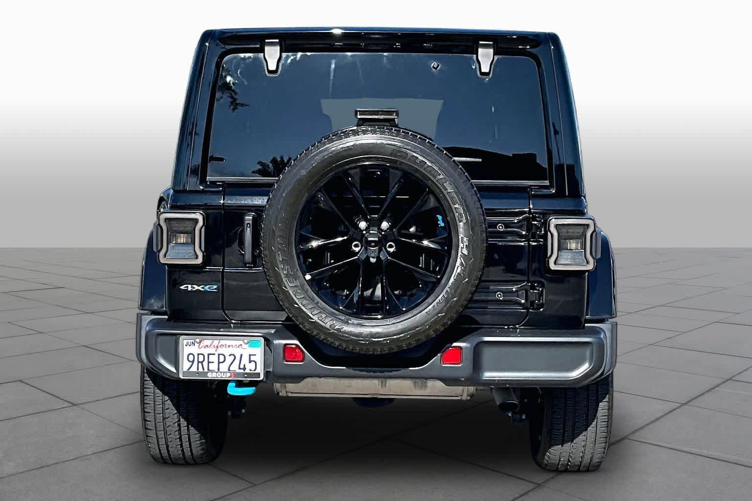 Used 2023 Jeep Wrangler Unlimited Sahara w/ Cold Weather Group AWD/4WD image 4