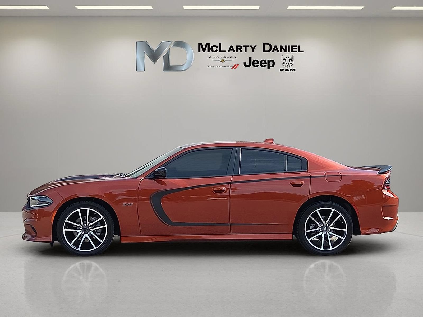 Used 2023 Dodge Charger R/T w/ Plus Group RWD image 3
