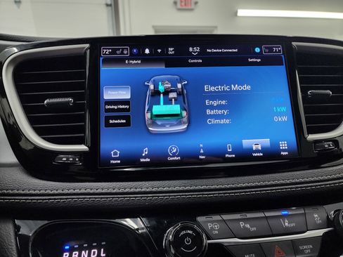 Used 2024 Chrysler Pacifica Limited image 57