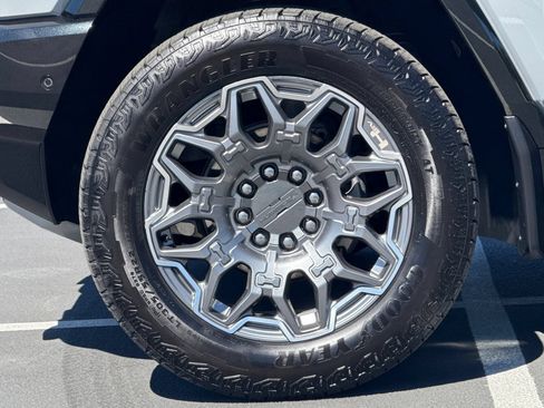 Used 2025 GMC Hummer EV 3X AWD/4WD image 15