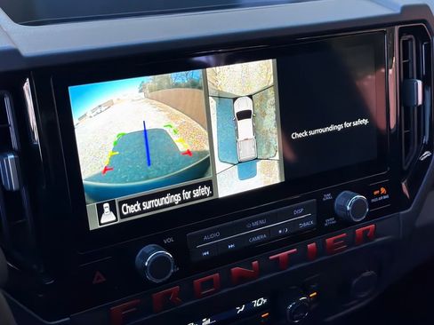 Used 2025 Nissan Frontier PRO-4X w/ Pro Convenience Package image 8