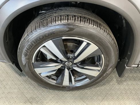 Used 2021 Nissan Rogue SL w/ Premium Package image 46