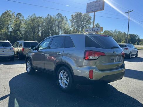 Used 2014 Kia Sorento LX image 7