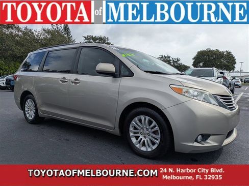 Used 2016 Toyota Sienna XLE image 1