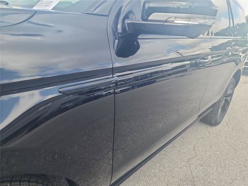 New 2026 Lincoln Navigator Reserve w/ Jet Appearance Package AWD/4WD image 10