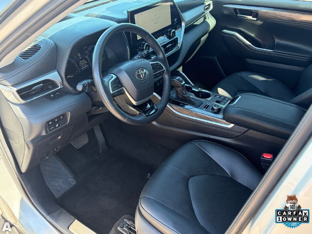 Used 2025 Toyota Highlander Platinum AWD/4WD image 14