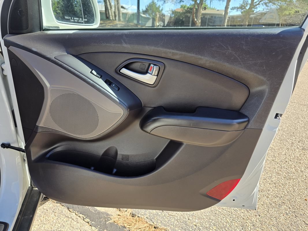 Used 2013 Hyundai Tucson Limited w/ Premium Pkg FWD image 19