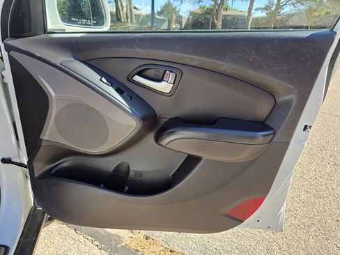 Used 2013 Hyundai Tucson Limited w/ Premium Pkg FWD image 19