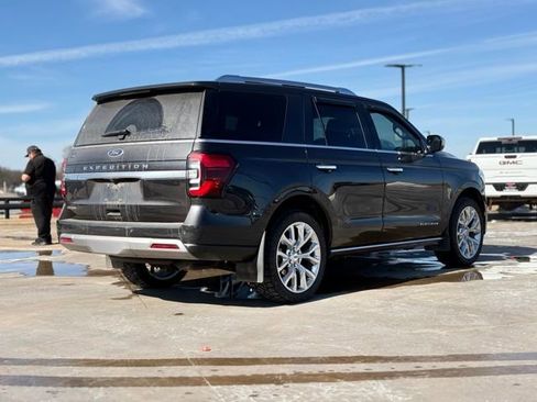 Used 2023 Ford Expedition Platinum image 2