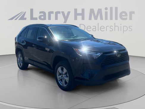 Used 2025 Toyota RAV4 XLE AWD/4WD image 7