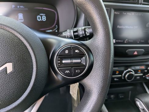 Certified 2023 Kia Soul LX w/ LX Technology Package FWD image 29