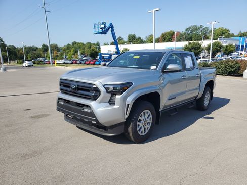 Used 2026 Toyota Tacoma SR5 AWD/4WD image 2