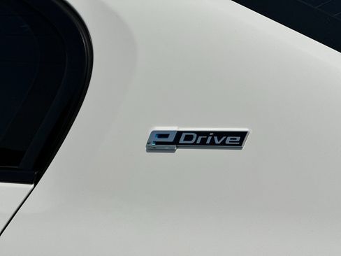 Used 2018 BMW 530e RWD image 33