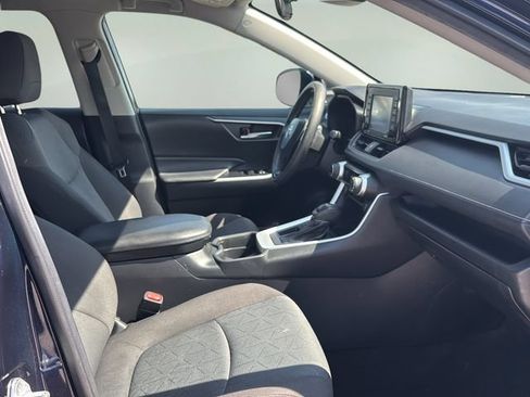Used 2021 Toyota RAV4 XLE FWD image 10