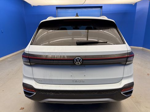 New 2026 Volkswagen Taos SE image 6