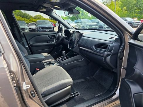 Used 2025 Subaru Forester Premium AWD/4WD image 12