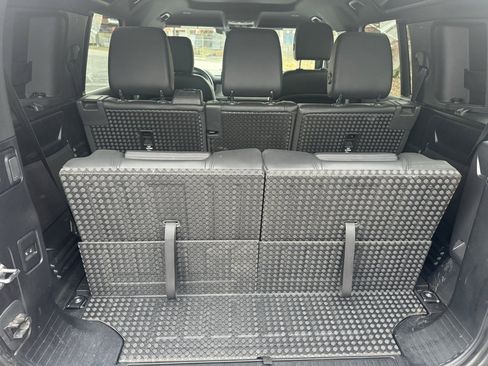 Used 2023 Land Rover Defender 110 X-Dynamic SE image 6