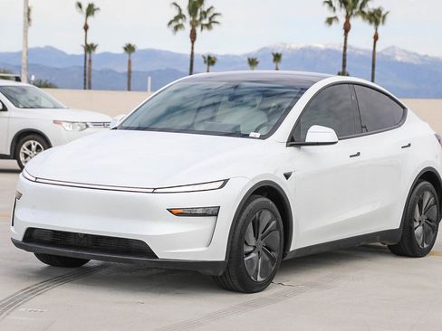Used 2026 Tesla Model Y Long Range image 3