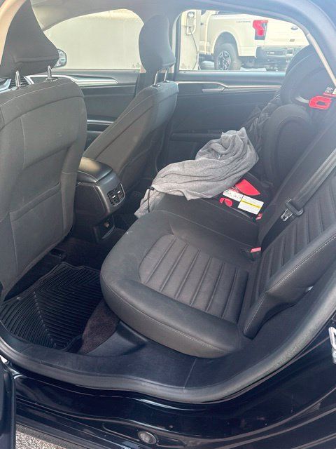 Used 2017 Ford Fusion SE w/ Fusion SE Technology Package FWD image 27