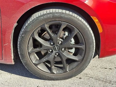 Used 2024 Chrysler Pacifica Touring-L w/ S Appearance Package image 10