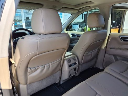 Used 2017 Nissan Pathfinder Platinum image 21