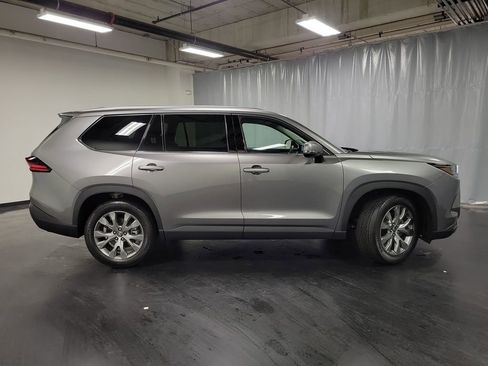 Used 2025 Toyota Grand Highlander AWD image 9