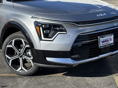 New 2025 Kia Niro SX Touring image 3