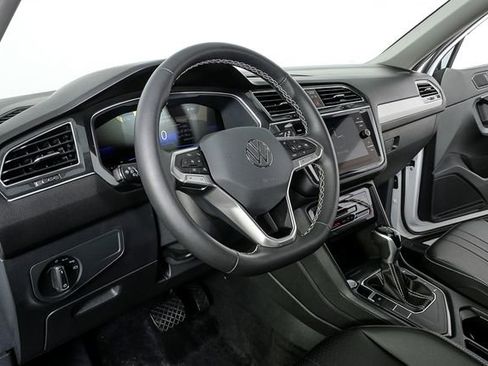Certified 2023 Volkswagen Tiguan SE image 4
