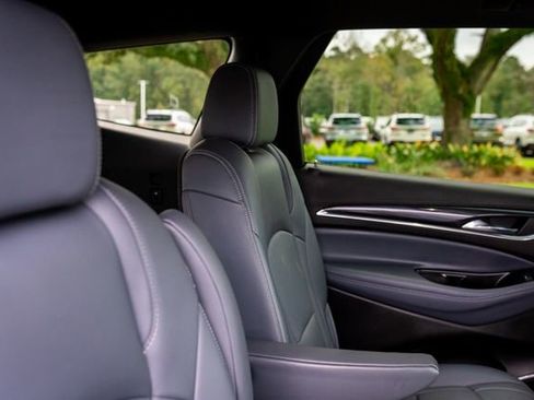 Used 2024 Buick Enclave Essence w/ Sport Touring Edition image 9