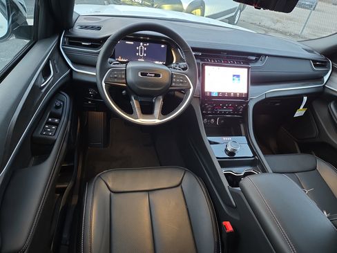 New 2025 Jeep Grand Cherokee L Limited w/ Luxury Tech Group II image 8