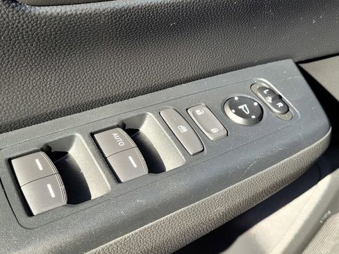 Used 2024 Honda CR-V LX image 16