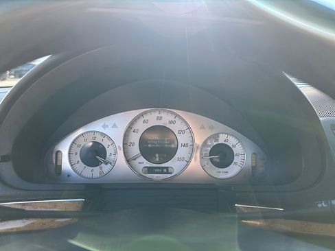 Used 2009 Mercedes-Benz E 350 Sedan image 33