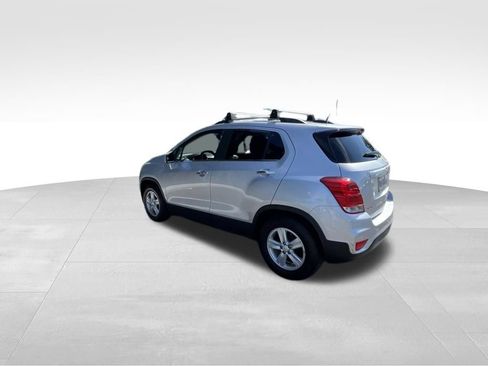 Used 2020 Chevrolet Trax LT w/ LT Convenience Package FWD image 12