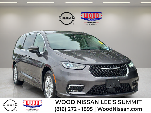 Used 2023 Chrysler Pacifica Touring-L FWD image 1