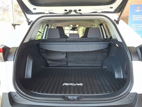 Used 2025 Toyota RAV4 LE AWD/4WD image 28