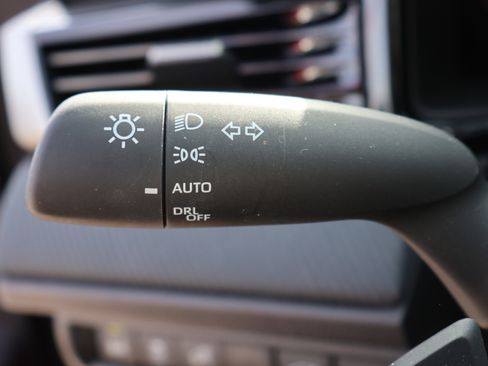 Used 2026 Toyota Camry Hybrid FWD image 32