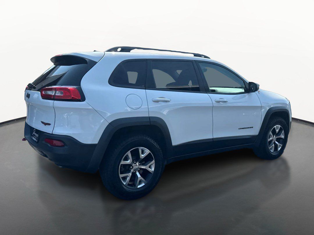 Used 2017 Jeep Cherokee Trailhawk AWD/4WD image 3