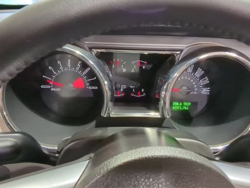 Used 2006 Ford Mustang GT RWD image 14