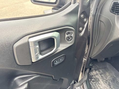 Used 2020 Jeep Wrangler Unlimited Sport S w/ Sun And Sound Package AWD/4WD image 9