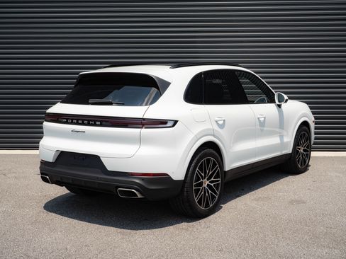 Certified 2026 Porsche Cayenne AWD/4WD image 29