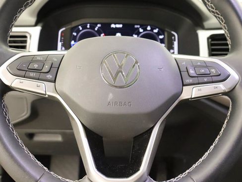 Used 2022 Volkswagen Atlas SE w/ Panoramic Sunroof Package FWD image 11