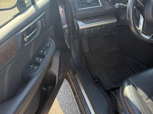 Used 2018 Subaru Outback 3.6R Limited AWD/4WD image 16