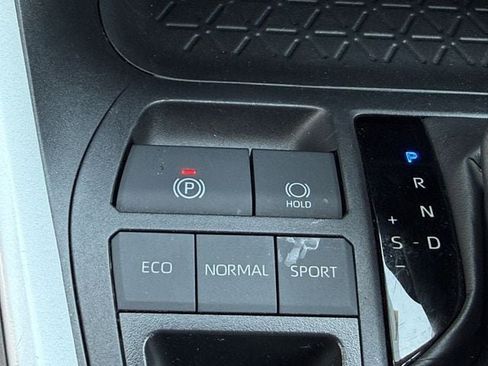 Used 2025 Toyota RAV4 XLE FWD image 21