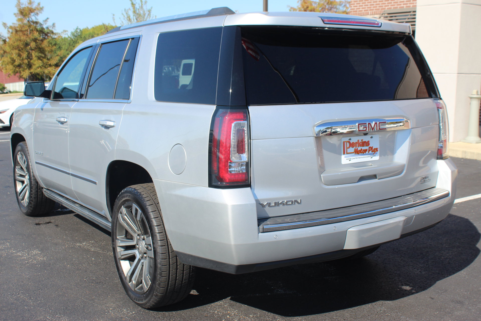 Used 2018 GMC Yukon Denali w/ Denali Ultimate Package RWD image 8