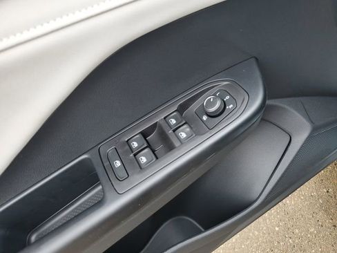 New 2026 Volkswagen Taos SE image 21