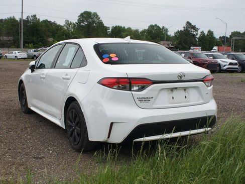 Used 2021 Toyota Corolla LE w/ Carpet Mat Package (TMS) FWD image 3