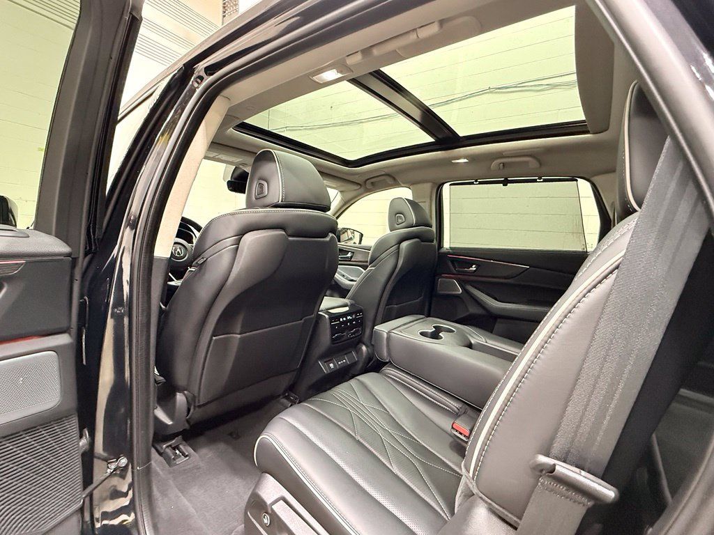 Used 2025 Acura MDX w/ Advance Package AWD/4WD image 32